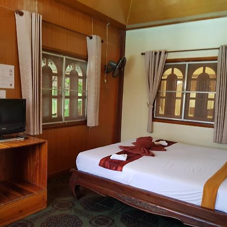 Noble Night Guesthouse Канчанабури Экстерьер фото