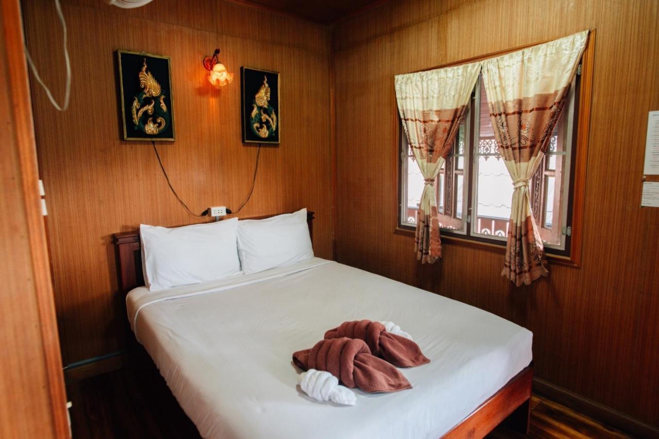 Noble Night Guesthouse Канчанабури Экстерьер фото