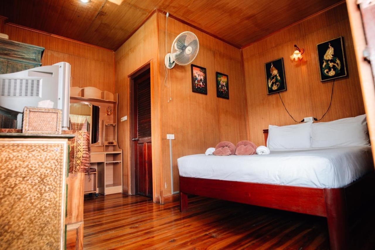 Noble Night Guesthouse Канчанабури Экстерьер фото